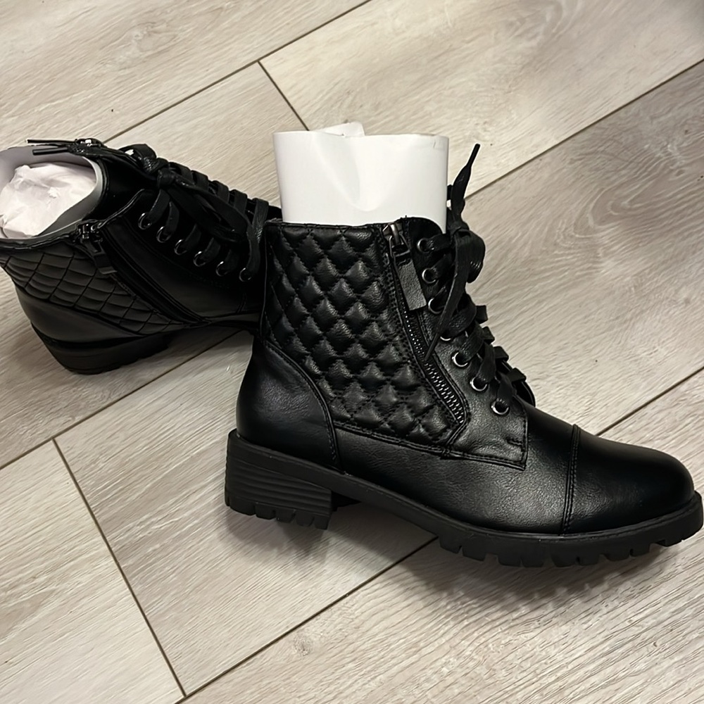 Cute patterned boots. - Picture 6 of 6